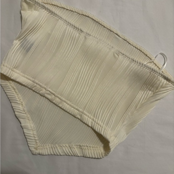 Textured bandeau crop top - Picture 2 of 3